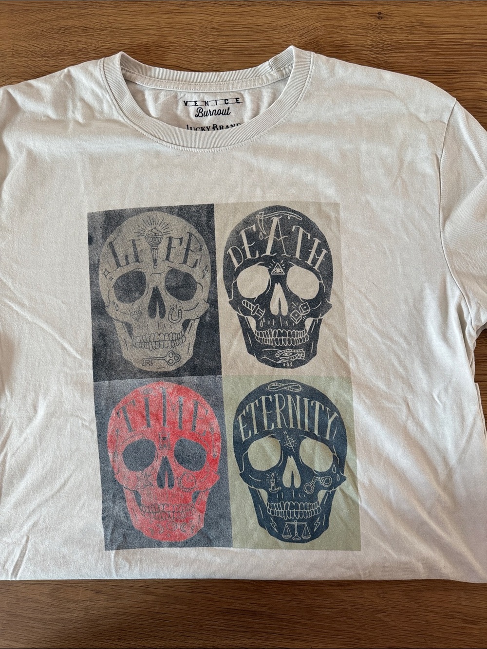 Lucky Brand White Short-Sleeve Skull Panel Graphic Tee. Men’s size large.